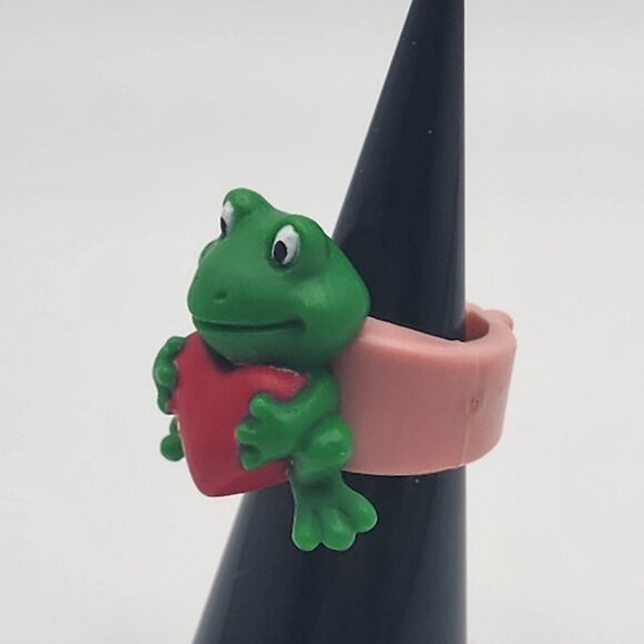 Vintage Russ Frog Holding a Heart Adjustable Ring - Picture 4 of 8